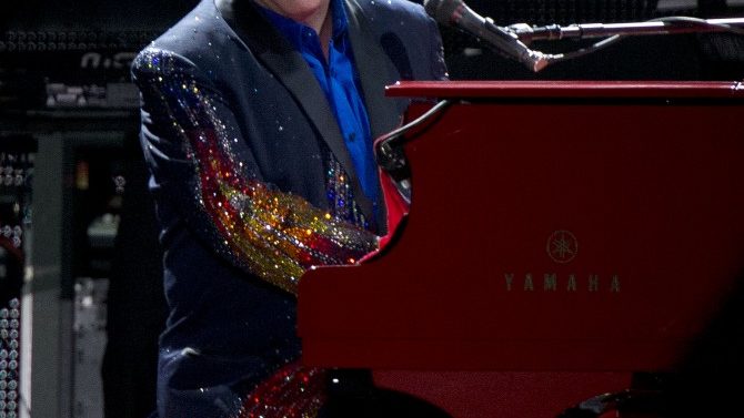 Elton John Cree Que Jesus Apoyaría