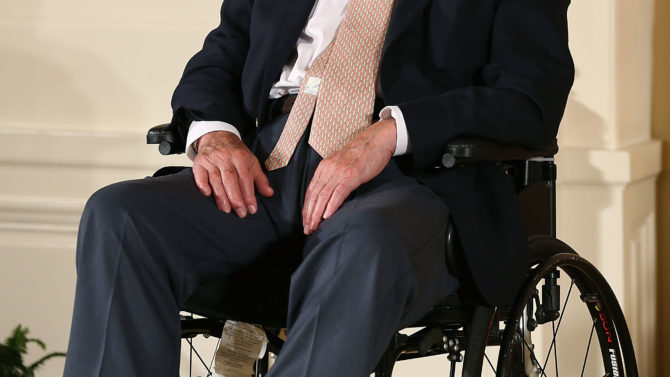 George H.W. Bush hospitalizado