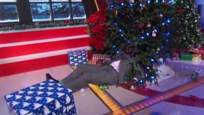 Shaquille O'Neal Falls Into Christmas Tree