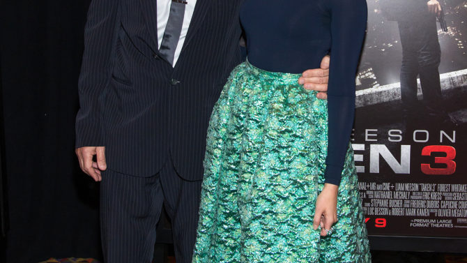 Maggie Grace y Liam Neeson