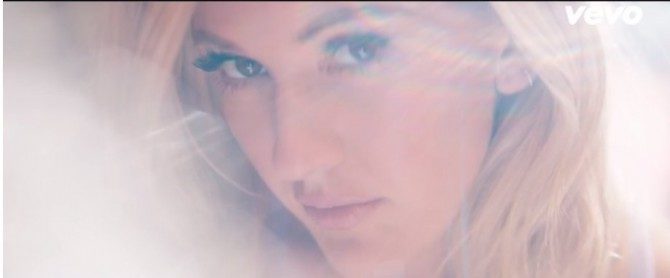 Ellie Goulding VIDEO Features New ‘Fifty