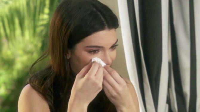 Kendall Jenner llora al hablar de