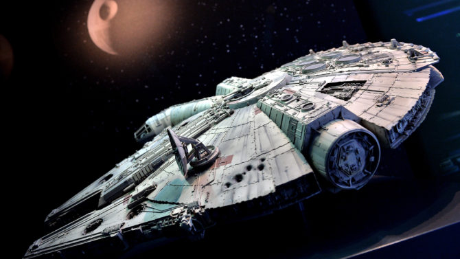 Millenium Falcon Star Wars réplica