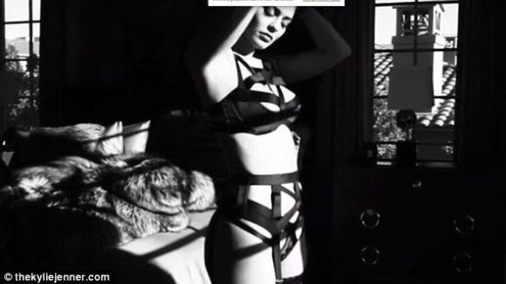 Kylie Jenner Casi Desnuda Sesion Fotos