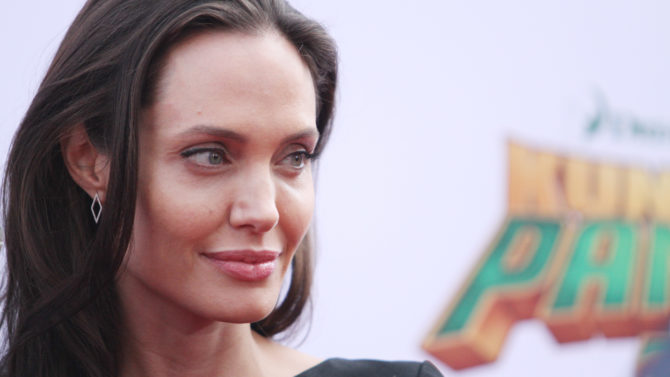 Angelina Jolie tiene 3 tatuajes nuevos