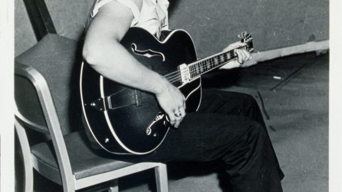 ELVIS PRESLEY