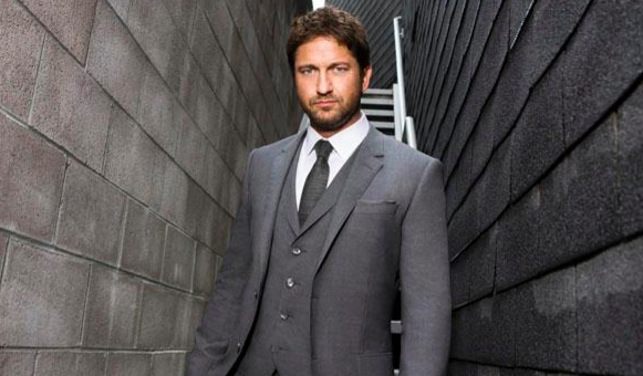 Gerard Butler "golpea" a un periodista