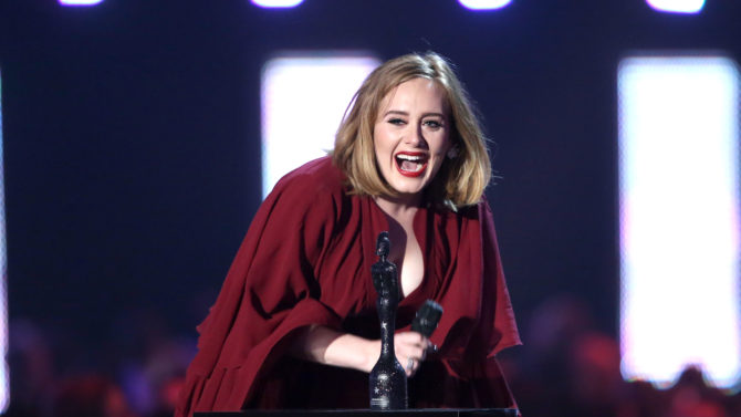 Adele lanzará un nuevo sencillo