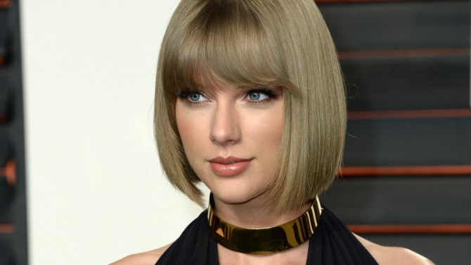 Taylor Swift se pinta el cabello