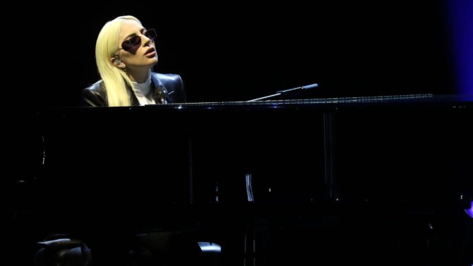 Lady Gaga rinde tributo a Prince