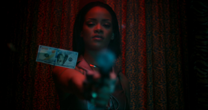 Rihanna estrena un explícito video para
