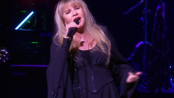 La cantante Stevie Nicks hace aparición