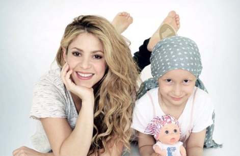 Shakira ofrece su apoyo a niños