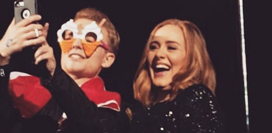 Adele ayudó a una pareja gay
