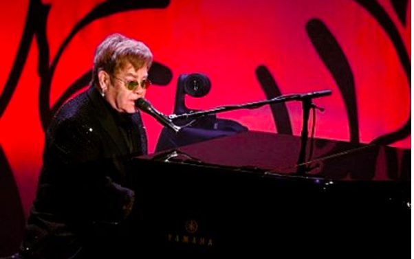 Elton John se unen al elenco