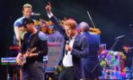 Príncipe Harry canta junto a Coldplay