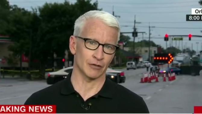 Anderson Cooper se emociona en vivo