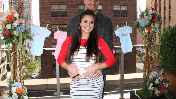 Catherine y Sean Lowe hijo