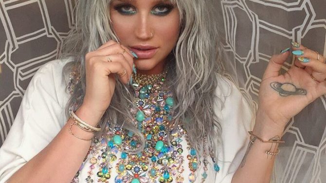 Kesha retira demanda en contra de