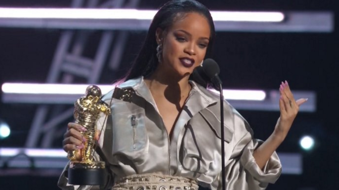 rihanna vmas