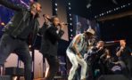 Los Backstreet Boys brindan presentación sorpresa
