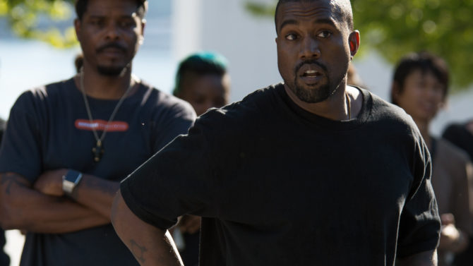 Kanye West responde criticismo desfile Yeezy