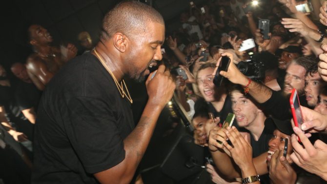 Kanye West debut Instagram