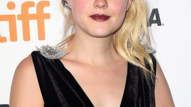 Dakota Fanning dice que salir en