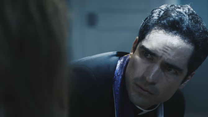 Alfonso Herrera Gets Spooked By Demon