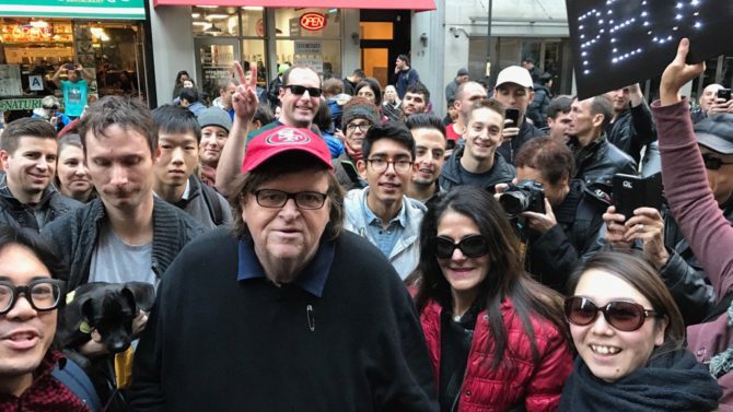 Michael Moore protestas contra Donald Trump
