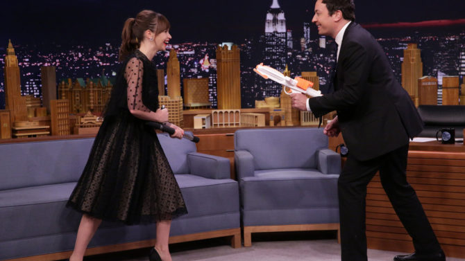 Felicity Jones y Jimmy Fallon