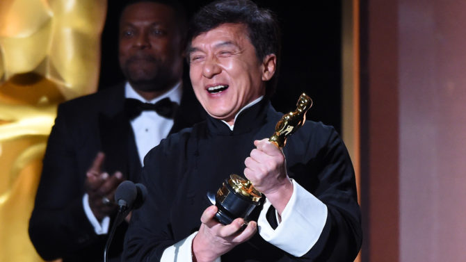 Jackie Chan recibe Oscar honorífico tras