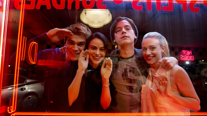 Riverdale -- "Pilot" -- Image Number:RVD101g_BTS_0281.jpg